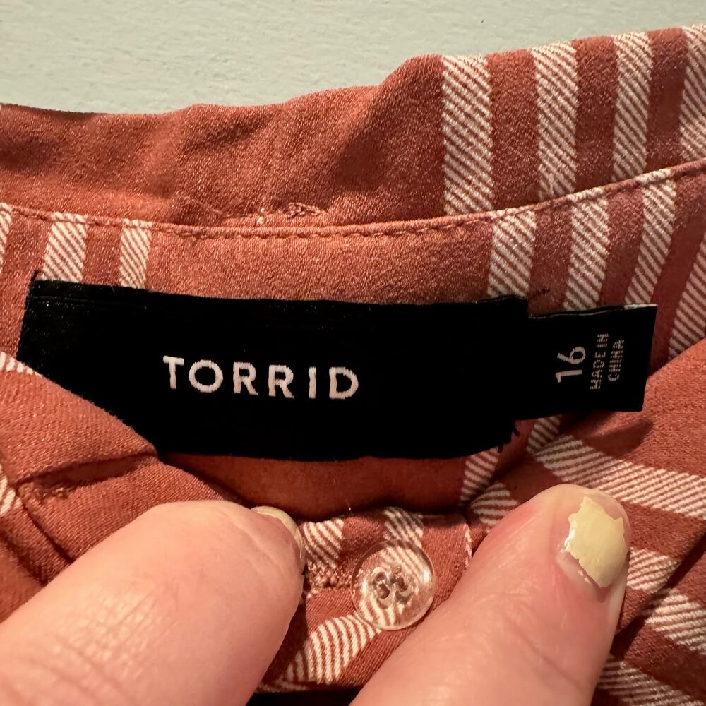 Torrid Womens Beachy Pink/Red Striped Shorts | Size 16 - Picture 7 of 9